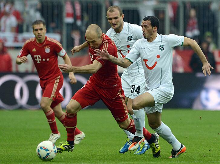 ARJEN ROBBEN: Hatte den bissigen und clever verteidigenden Pander gegen sich &ndash; kam kaum durch über links. Sehr elegant aber: Seine Hacken-Vorarbeit zu Kroos' 1:0. Baute in Halbzeit zwei etwas ab. NOTE:3