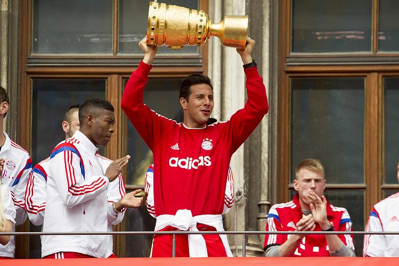 Fünfmal mit Bayern, einmal mit Werder - Claudio Pizarro weiß wie man den DFB-Pokal gewinnt.