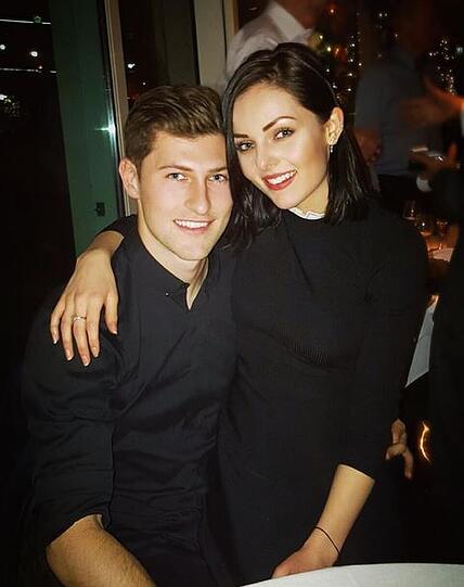 Wales: Ben Davies und seine Freundin Kayleigh Elise Hughes leben in London. Die hübsche Brünette war früher Verkäuferin bei Zara.