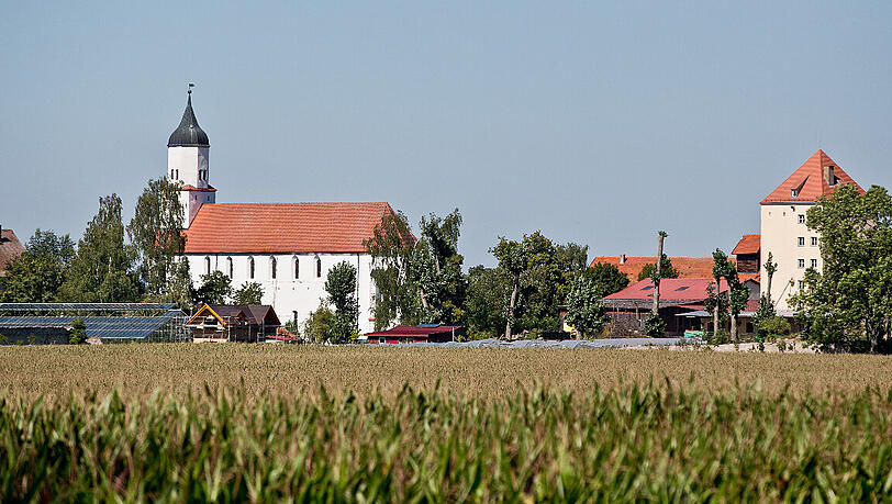 In Deiningen im Nördlinger Ries lebte die Glaubensgemeinschaft der "Zwölf Stämme". In Deiningen im Nördlinger Ries lebte die Glaubensgemeinschaft der "Zwölf Stämme".