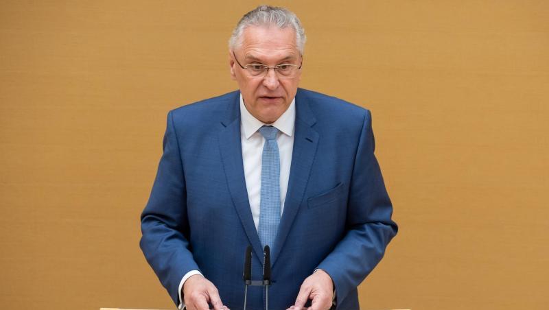 Joachim Herrmann (CSU), Innenminister von Bayern, spricht im bayerischen Landtag. Foto: Sven Hoppe/dpa Joachim Herrmann (CSU), Innenminister von Bayern, spricht im bayerischen Landtag. Foto: Sven Hoppe/dpa