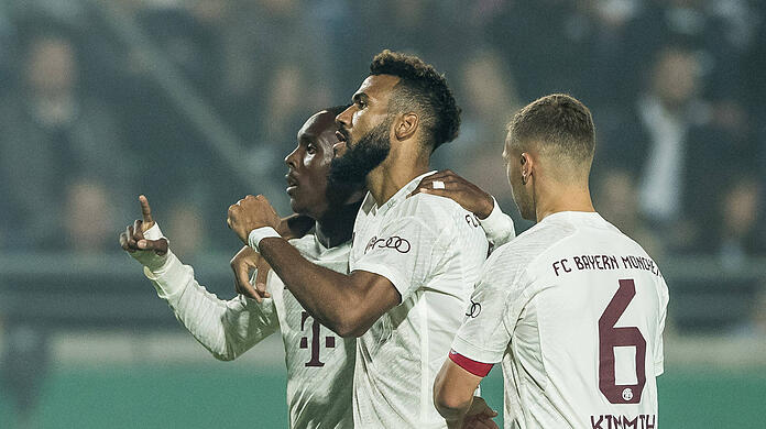 Trugen sich gegen Preußen Münster erneut in die Torschützenliste des FC Bayern ein: Eric Maxim Choupo-Moting (mi.) und Mathys Tel (li.).