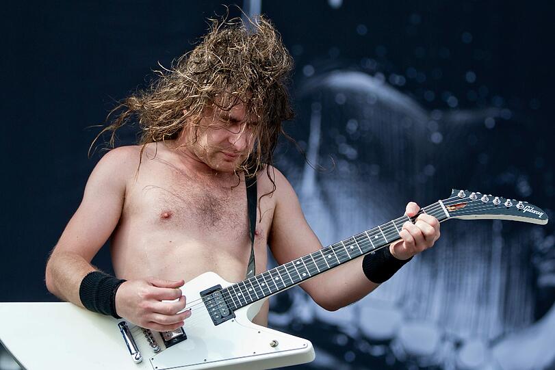 Pünktlich zum Festivalstart kommt die Sonne raus: Das Wetter meint es in diesem Jahr gut mit den &bdquo;Parkrockern&ldquo; von Nürnberg. Herrschte in den vergangenen Wochen noch eher Novemberstimmung, startet &bdquo;Rock im Park&ldquo; nun mit besten Bedingungen für Tänzer und Trinker. Die besten Bilder von den ersten Festival-Tagen.