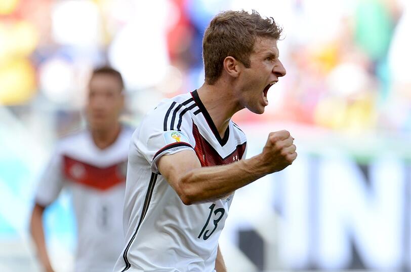 THOMAS MÜLLER - Note 1 -  Einmal Müller? Dreimal Müller! Der WM-Torschützenkönig von 2010 eröffnete das Turnier per coolem Elfer und legte zwei wahnsinnige Willenstreffer nach.  Weltklasse! Wieder Torschützenkönig?