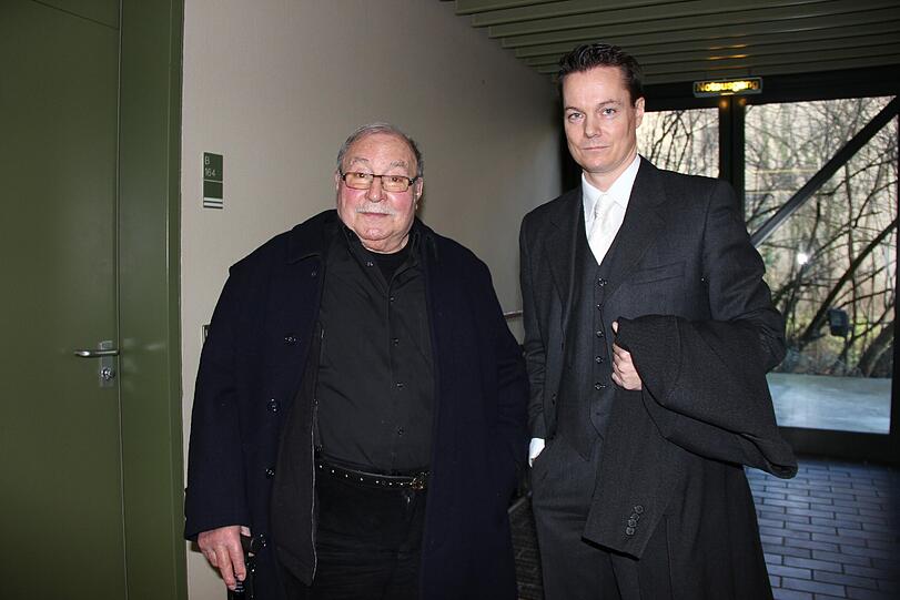 Sagte als Zeuge aus: Roger Ponton mit seinem Anwalt Malte Magold.