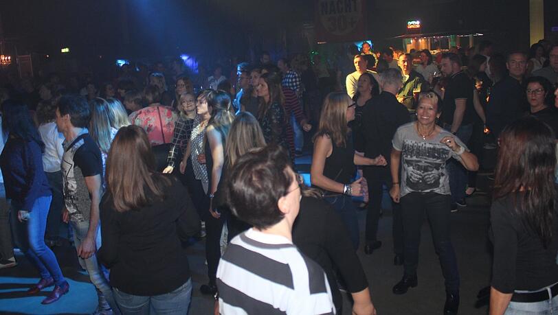 Die Ü-30-Party in der S-Arena. Normal wird dort nur gefeiert und es bleibt alles friedlich. Am Samstag rasteten zwei Männer aber aus. Die Ü-30-Party in der S-Arena. Normal wird dort nur gefeiert und es bleibt alles friedlich. Am Samstag rasteten zwei Männer aber aus.