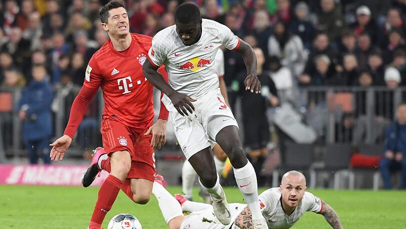 Mit 21 Jahren schon Abwehrchef bei RB Leipzig: Dayot Upamecano - hier im Duell mit Bayern-Torjäger Robert Lewandowski (l.). Mit 21 Jahren schon Abwehrchef bei RB Leipzig: Dayot Upamecano - hier im Duell mit Bayern-Torjäger Robert Lewandowski (l.).
