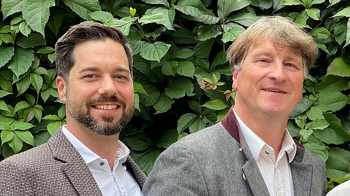 Martin Puch (re.) führt seit 1991 die Galerie Viktor Puch und ist auf Ikonen, Skulpturen und Kunsthandwerk spezialisiert. Miro Kutnjak arbeitet ebenso im gleichnamigen Familienunternehmen, das sich u. a. auf Wiener Bronzen und Volkskunst konzentriert.