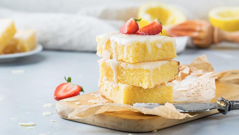 Diese Zitronen-Polenta-Schnitten versprühen Sommerfeeling pur. Diese Zitronen-Polenta-Schnitten versprühen Sommerfeeling pur.
