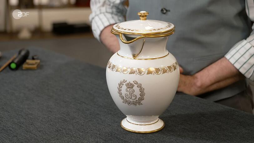 Die Heißwasserkanne "Service des Princes" aus Porzellan von 1843 stammte aus dem Hause des französischen Königs Louis-Philippe I. und war 600 bis 800 Euro wert. Die Heißwasserkanne "Service des Princes" aus Porzellan von 1843 stammte aus dem Hause des französischen Königs Louis-Philippe I. und war 600 bis 800 Euro wert.