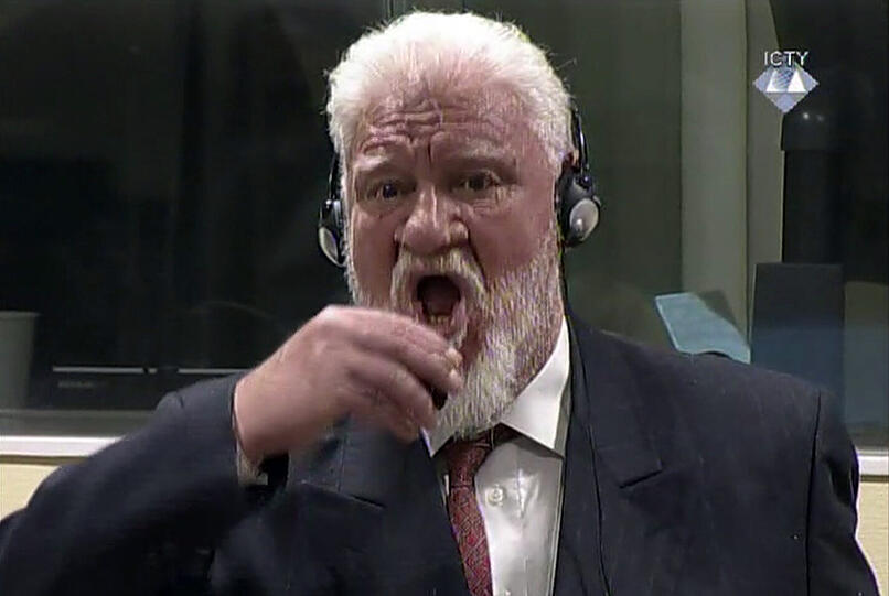29.11.2017: Der Kriegsverbrecher Slobodan Praljak schluckt während des UN-Kriegsverbrechertribunals zum früheren Jugoslawien in Den Haag ein Gift nach seiner Verurteilung. Wenig später stirbt er im Krankenhaus.