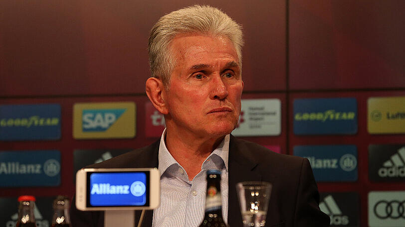 Bayern-Trainer Jupp Heynckes steht vor dem Bundesliga-Spiel beim FC Augsburg Rede und Antwort.