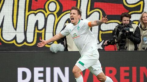Der Bremer Torjäger Max Kruse feiert sein Auftakttor gegen Leverkusen.