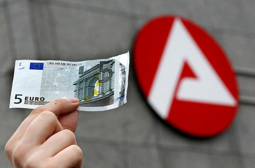Alleinstehende Hartz-IV-Empfänger sollen 2016 fünf Euro mehr bekommen