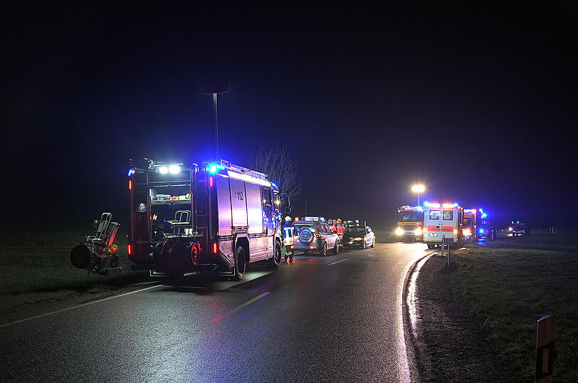 In der Neujahrsnacht ist auf der Staatsstraße nach Buchbach ein Unfall passiert: Drei Personen wurden dabei verletzt.