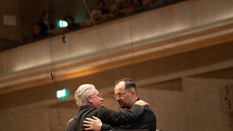 Der Dirigent und frühere Trompeter Andris Nelsons (rechts) mit dem Trompeter Hakan Hardenberger im Herkulessaal.