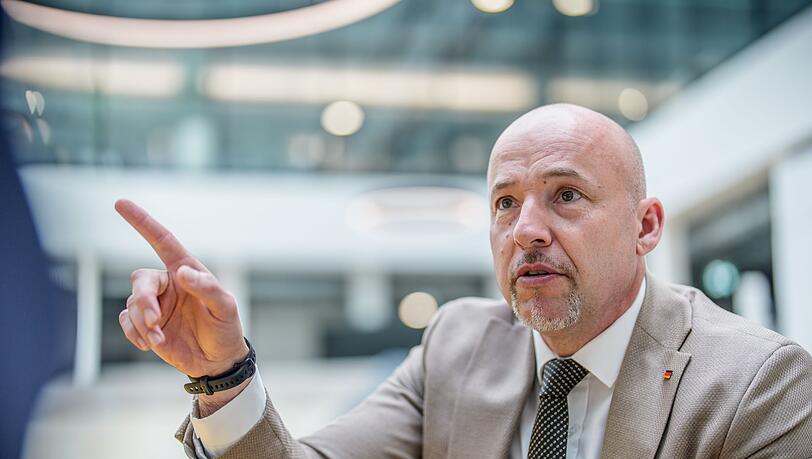 CSU-Landesgruppenchef Hoffmann sieht die Koalition auf einem guten Weg mit ihrem Reformkurs. CSU-Landesgruppenchef Hoffmann sieht die Koalition auf einem guten Weg mit ihrem Reformkurs.