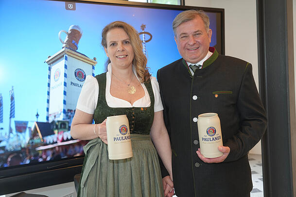 Christine und Lorenz Stiftl übernehmen das Paulaner Festzelt auf der Wiesn und die Gaststätte "Zum Spöckmeier". Christine und Lorenz Stiftl übernehmen das Paulaner Festzelt auf der Wiesn und die Gaststätte "Zum Spöckmeier".