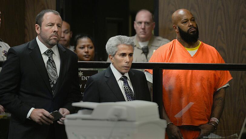 Rapper Marion 'Suge' Knight muss weiter im Gefängnis bleiben. Der 49-Jährige soll einen Mann mit seinem Truck totgefahren haben. Rapper Marion 'Suge' Knight muss weiter im Gefängnis bleiben. Der 49-Jährige soll einen Mann mit seinem Truck totgefahren haben.