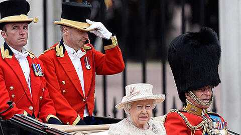 Angeblich wollen Islamisten am Wochenende einen Sprengstoff-Anschlag auf die Queen verüben.