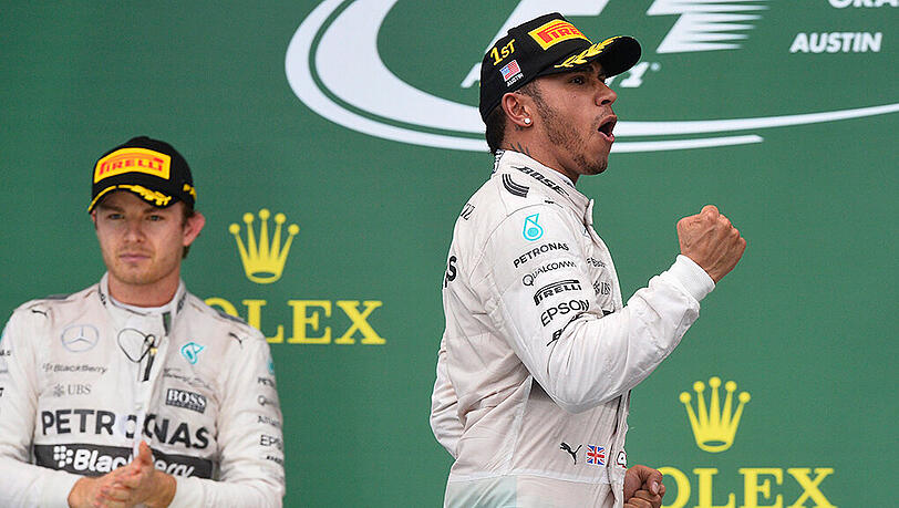 Jubel und Frust in einem Team: Der neue Formel-1-Weltmeister Lewis Hamilton (r.) mit seinem Teamkollegen Nico Rosberg. Jubel und Frust in einem Team: Der neue Formel-1-Weltmeister Lewis Hamilton (r.) mit seinem Teamkollegen Nico Rosberg.
