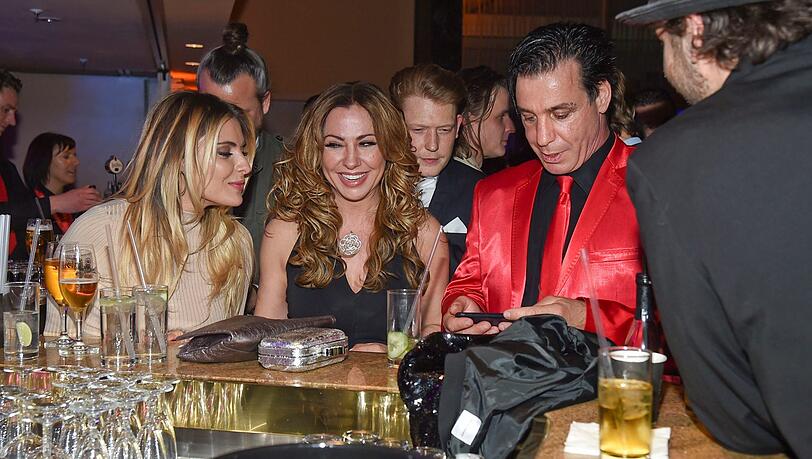 Sophia Thomalla, Simone Thomalla und Till Lindemann beim Echo 2016. Sophia Thomalla, Simone Thomalla und Till Lindemann beim Echo 2016.