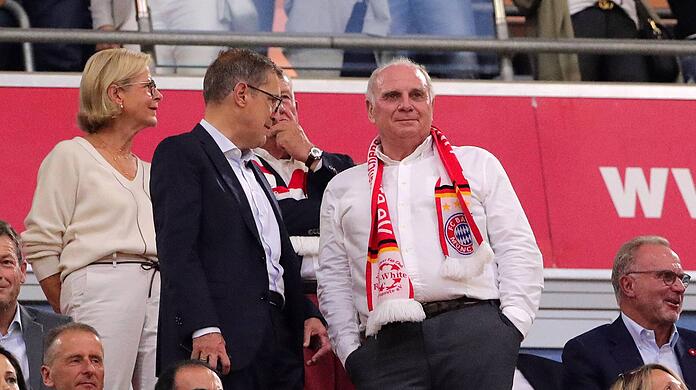 Schlägt Bayern-Boss Jan-Christian Dreesen (l.) im Sommer bei Florian Wirtz zu – und erfüllt damit gleichzeitig einen Wunsch von Bayern-Patron Uli Hoeneß?