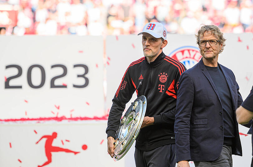 THOMAS TUCHEL (24.03.2023 - 30.06.2024, 465 Tage) 

Mit einer verunsicherten Bayern-Mannschaft war gegen das eingespielte Manchester City für Thomas Tuchel in der Champions League nicht viel zu holen (0:3, 1:1). Im DFB-Pokal gab es gegen den SC Freiburg den späten Knockout (1:2). Immerhin die Meisterschaft sicherten sich die Münchner auf hochdramatische Art und Weise. Jamal Musiala erzielte in Minute 89 als Joker das Titel-Tor, im Fernduell mit Borussia Dortmund, die als Tabellenführer gegen Mainz 05 nicht über ein 2:2 hinauskamen.