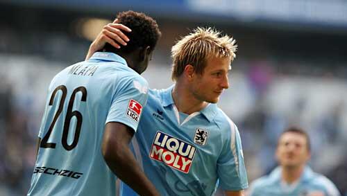 Zwei Matchwinner: Mlapa, Schütze des 1:0, und Aigner, der das 2:1 erzielte. Zwei Matchwinner: Mlapa, Schütze des 1:0, und Aigner, der das 2:1 erzielte.