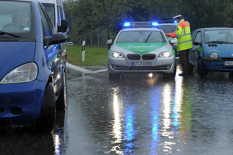 Besonders schlimm traf es die Autobahn 73. Sie musste streckenweise gesperrt werden.