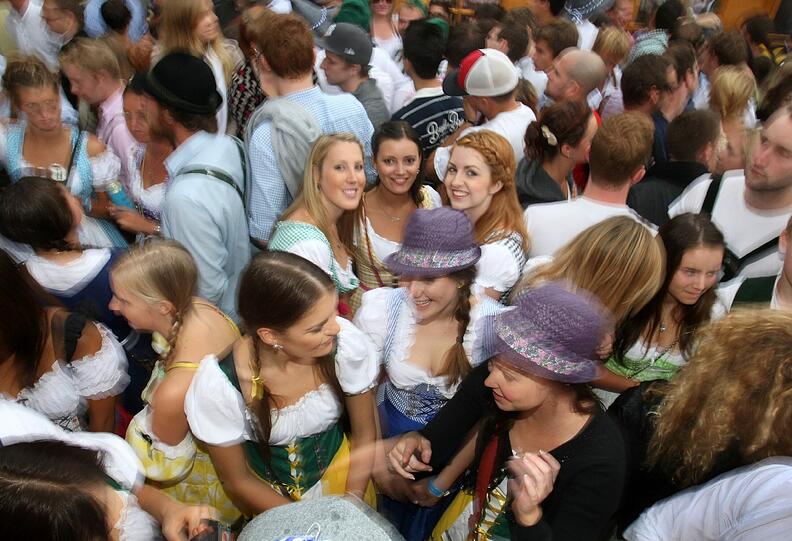 Es ist endlich wieder soweit: München und die Welt feiert die Wiesn. Die besten Bilder des ersten Tages