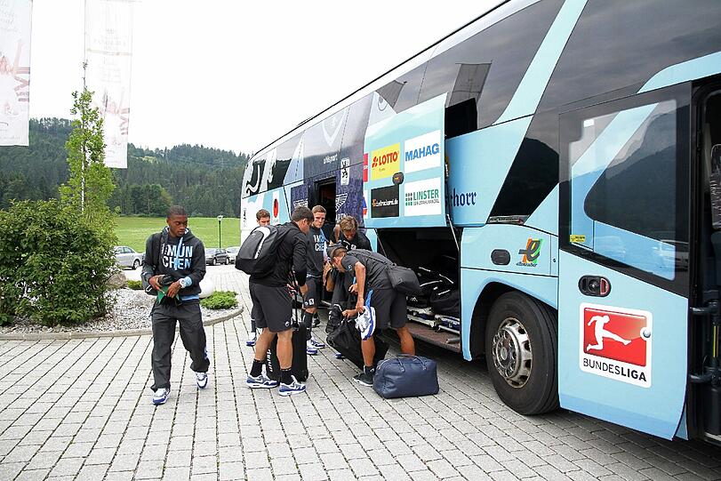Ankunft der Löwen im Panorama Royal in Bad Häring. Hier logieren sie während des Trainingslagers in Bad Häring.
