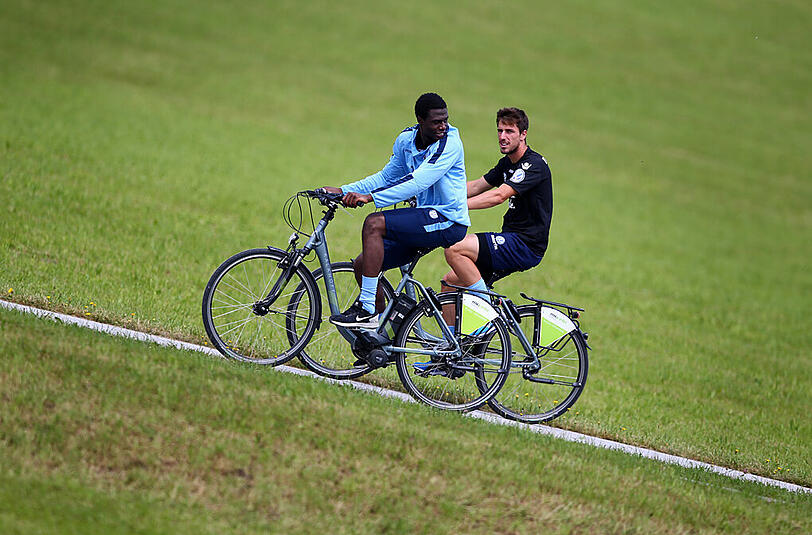 Fast schon ein Tandem: Die beiden Neuzugänge Milos Degenek und Rodnei.