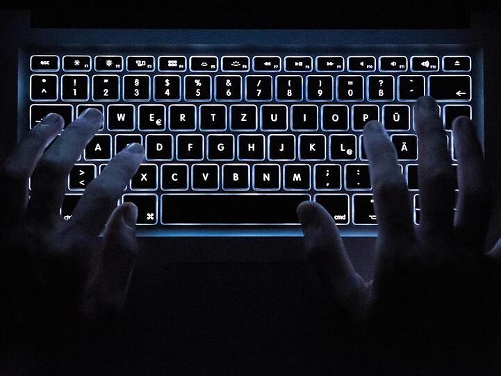 Knapp jeder vierte Internetnutzer ist schon mindestens einmal Opfer von Cyber-Kriminalität geworden.