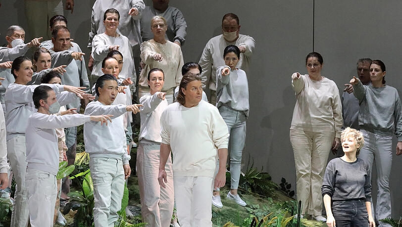 Ein schöner Mann steht immer im Mittelpunkt: Klaus Florian Vogt in der Titelpartie von Wagners "Lohengrin" im Nationaltheater.