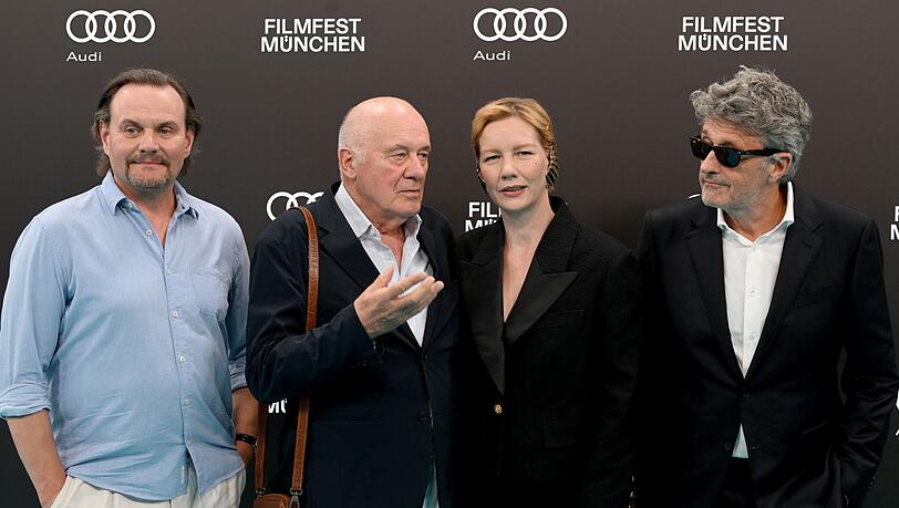 Die Schauspielerinnen und Schauspieler des Films "Vaterland" bei der Deutschlandpremiere.