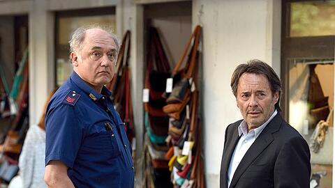 "Donna Leon: Endlich Mein": Commissario Brunetti (Uwe Kokisch) Sergente Vianello (Karl Fischer) versuchen einen Mord im Umfeld der Operndiva Flavia Petrelli aufzuklären.