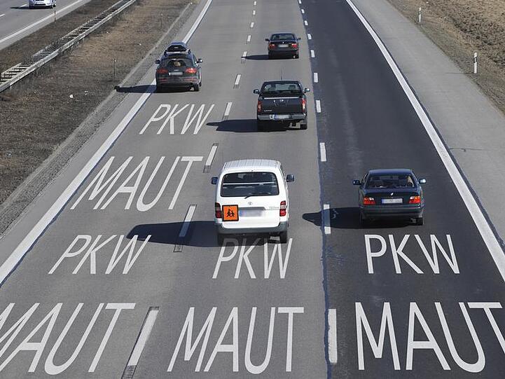 Sollen Autos bald nicht mehr umsonst über deutsche Autobahren fahren?