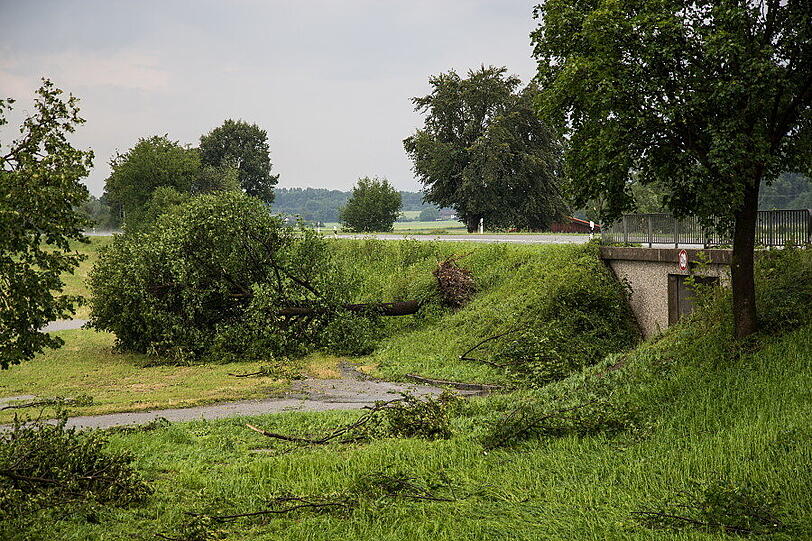 Schwere Unwetter im Berchtesgadener Land sorgten am Samstag für reichlich Chaos auf den Straßen. Die Bilder.