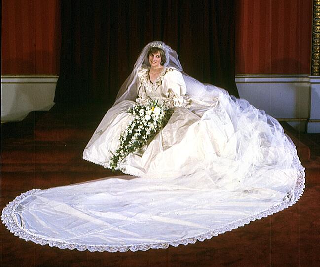 Ein Rückblick auf das bewegte Leben von Prinzessin Diana. Der Tod von Prinzessin Diana ist 15 Jahre her, doch im öffentlichen Bewusstsein geht ihre Geschichte weiter.