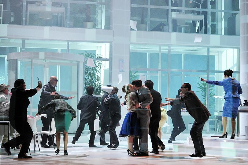 Das Finale der Oper "Onkel Präsident" im Prinzregententheater.