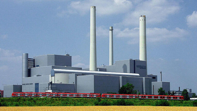 Das Heizkraftwerk-Nord in Unterföhring: Jeden Tag rollen dort nicht nur S-Bahnen vorbei, sondern auch zwei bis drei Güterzüge mit Kohle an.