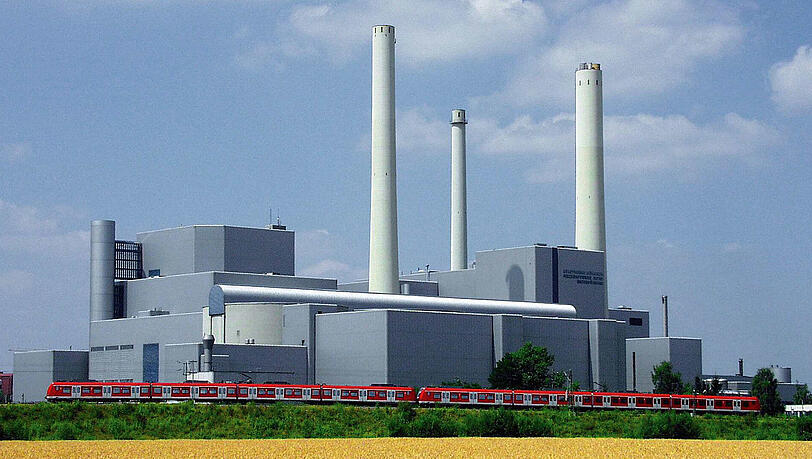Das Heizkraftwerk-Nord in Unterföhring: Jeden Tag rollen dort nicht nur S-Bahnen vorbei, sondern auch zwei bis drei Güterzüge mit Kohle an. Das Heizkraftwerk-Nord in Unterföhring: Jeden Tag rollen dort nicht nur S-Bahnen vorbei, sondern auch zwei bis drei Güterzüge mit Kohle an.