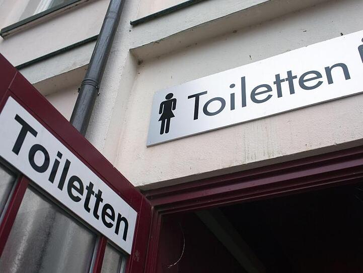 Mehrfach schon wurde bei Corona-Studien Virenmaterial in menschlichen Ausscheidungen gefunden.