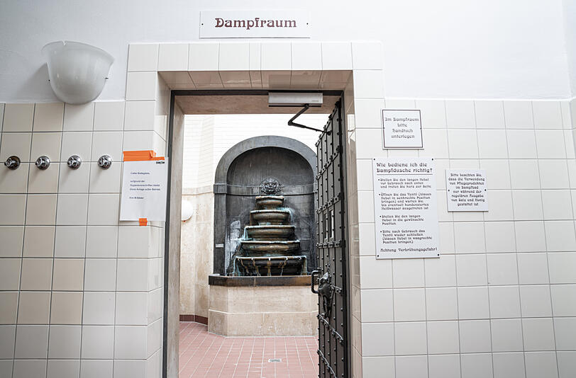 Im Dampfraum plätschert der Brunnen, das war es aber auch schon mit Leben im Bad.