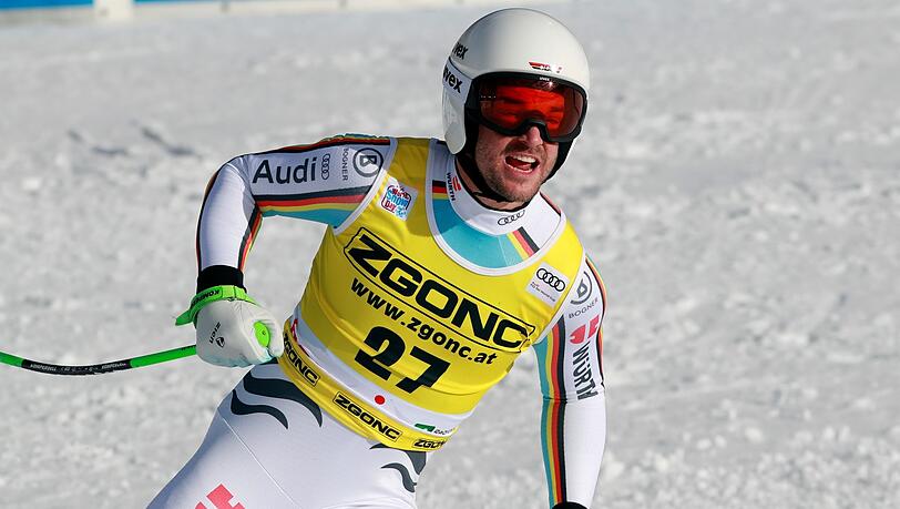 Dominik Schwaiger aus Deutschland jubelt im Zielbereich.