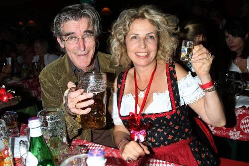 Feiern den Wiesn-Auftakt: Michaela May  und ihr Mann Bernd Schadewald.