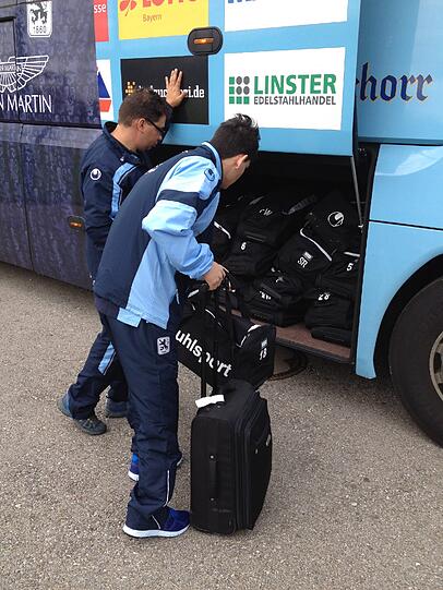 Abfahrt ins Trainingslager: Hier brechen die Löwen nach Neusiedl auf.