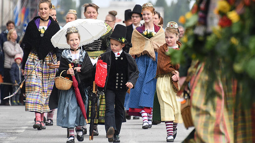 Einzug der Trachtengruppen zum Oktoberfest 2017: Die schönsten Bilder.
