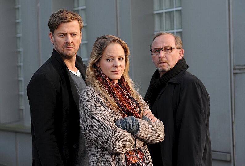 Die Kommissare Harald Neuhauser (Marcus Mittermeier, l-r), Angelika Flierl (Bernadette Heerwagen) und Ludwig Schaller (Alexander Held) aus dem neuen ZDF-Samstagkrimi "München Mord". Die Pilotfolge "Wir sind die Neuen" wird am Samstag gesendet.